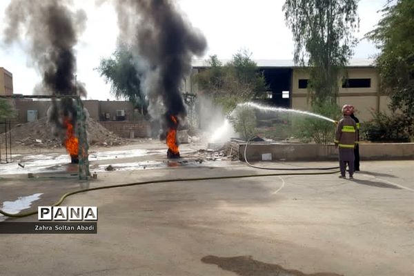 مانور سراسری زلزله در هنرستان خاتم الانبیا ایرانشهر