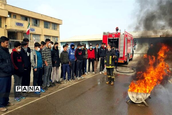 جلسات آموزشی مانور زلزله در مدارس قم