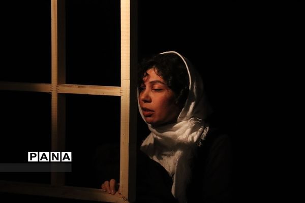 اجرای تئاتر «اندیشه‌های ابری دلتنگ»