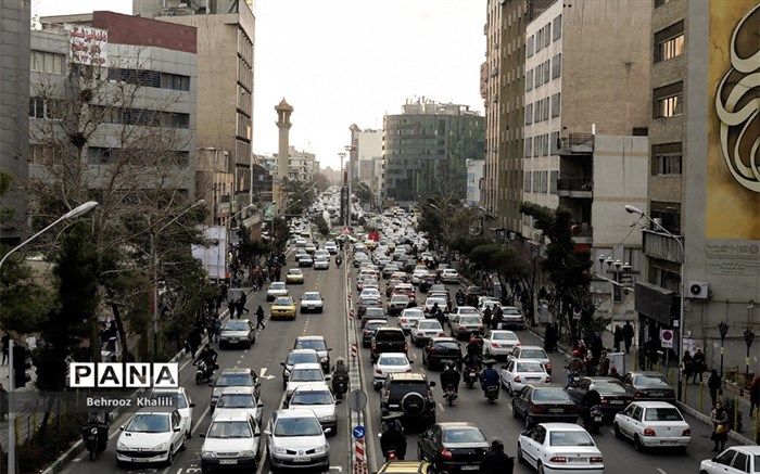 برخورد پلیس راهور تهران با خودروهایی که در ایستگاه‌های اتوبوس پارک می‌کنند
