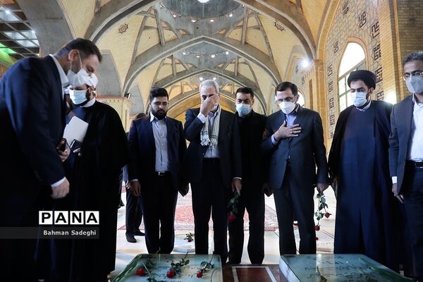 تجدید میثاق  وزیر آموزش و پرورش با امام راحل و شهدای هفتم تیر