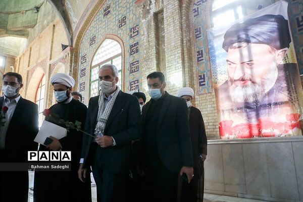تجدید میثاق  وزیر آموزش و پرورش با امام راحل و شهدای هفتم تیر