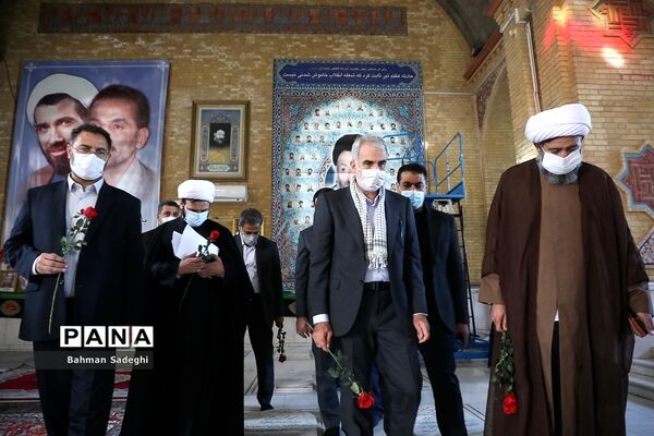 تجدید میثاق  وزیر آموزش و پرورش با امام راحل و شهدای هفتم تیر