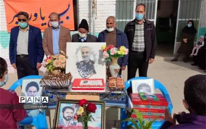 برگزاری جشن تولد شهید محمد فلاح‌زاده باحضور خانواده شهید در ابرکوه