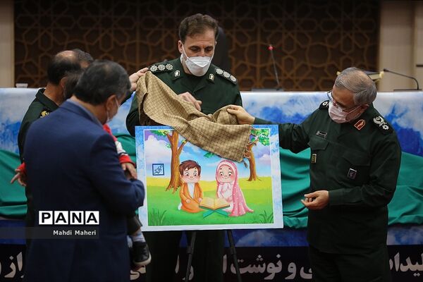 رونمایی از تولیدات فرهنگی و نوشت افزار ایرانی اسلامی آراز و آیناز