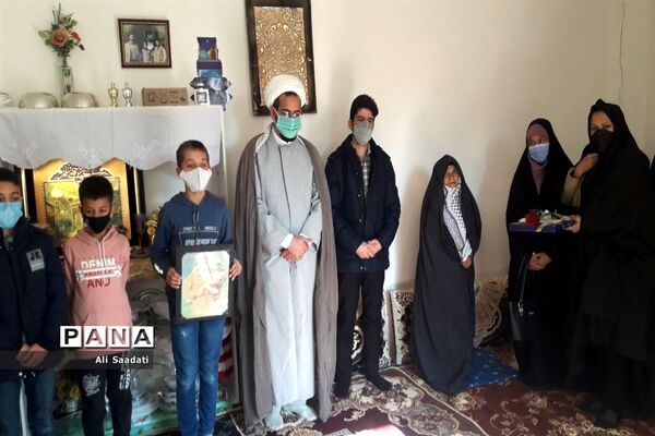 تجدید میثاق فرهنگیان و دانش‌آموزان  کلات با خانواده شهدای شهرستان