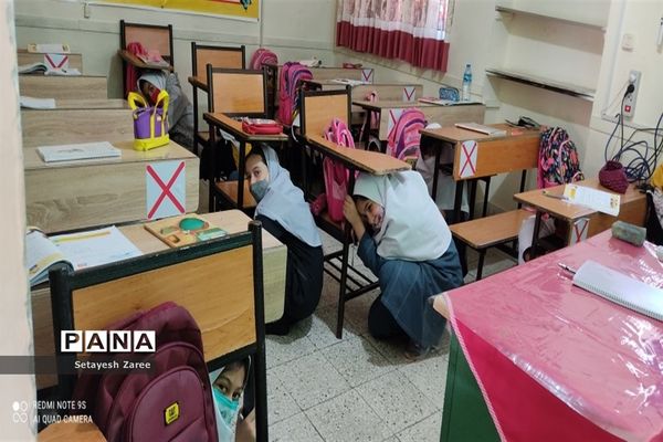 مانور زلزله در دبستان فرهنگ کاشمر