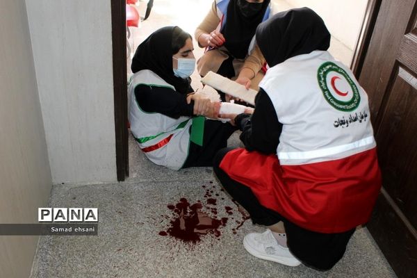 مانور سراسری زلزله در مدرسه دخترانه مصلی نژاد شهر یاسوج