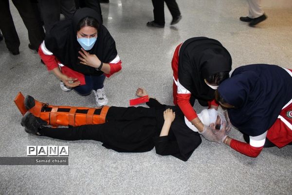 مانور سراسری زلزله در مدرسه دخترانه مصلی نژاد شهر یاسوج