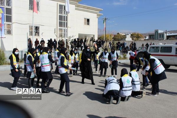 مانور سراسری زلزله در مدرسه دخترانه مصلی نژاد شهر یاسوج