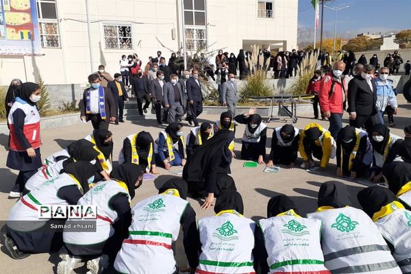 مانور سراسری زلزله در مدرسه دخترانه مصلی نژاد شهر یاسوج