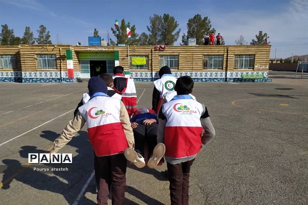 مانور سراسری زلزله در مدرسه مصطفی خمینی شهرستان خوسف