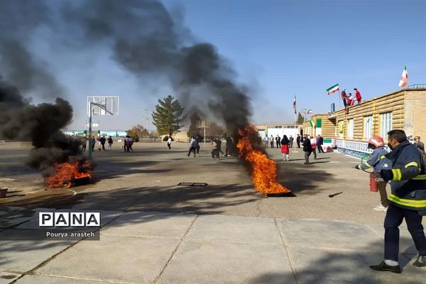 مانور سراسری زلزله در مدرسه مصطفی خمینی شهرستان خوسف