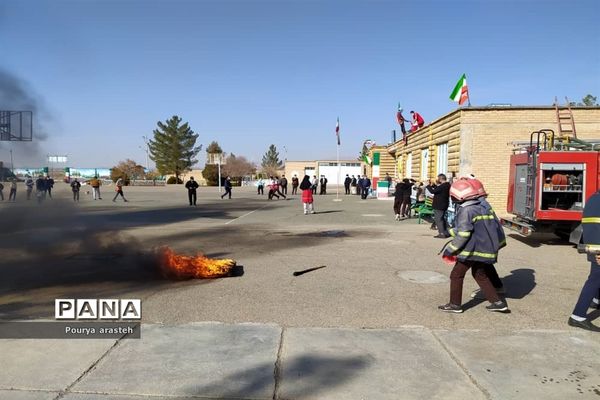 مانور سراسری زلزله در مدرسه مصطفی خمینی شهرستان خوسف