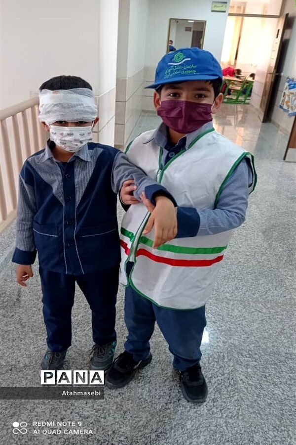برگزاری مانور زلزله در مدرسه برکت شهرستان ورزنه