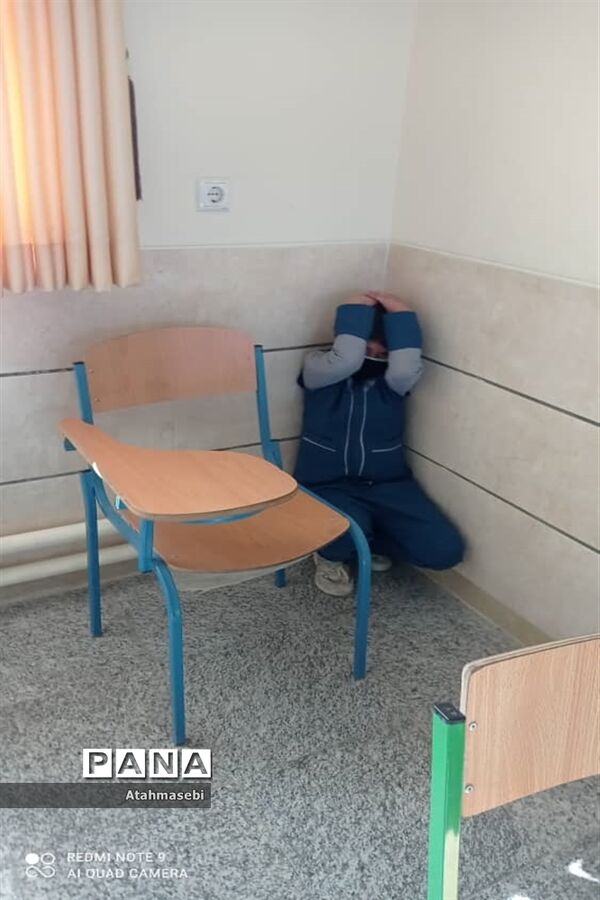 برگزاری مانور زلزله در مدرسه برکت شهرستان ورزنه
