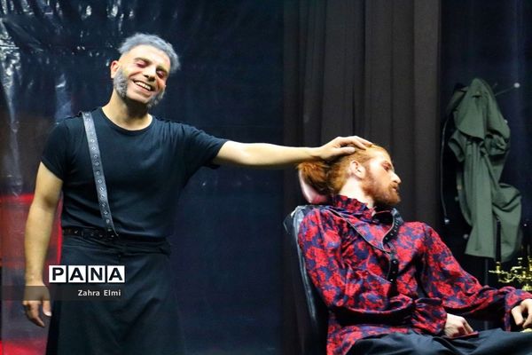 اجرای نمایش هبوط در تبریز