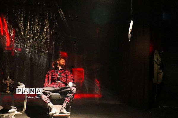 اجرای نمایش هبوط در تبریز