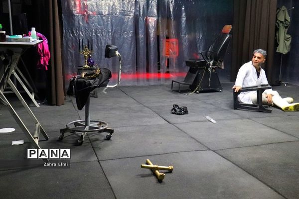 اجرای نمایش هبوط در تبریز