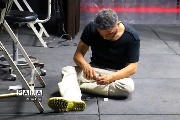 اجرای نمایش هبوط در تبریز