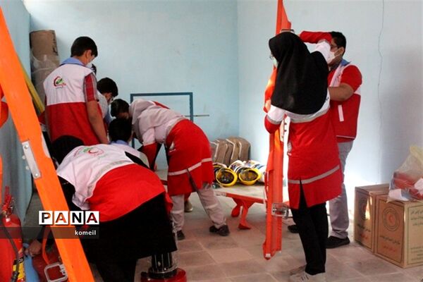 برگزاری مانور زلزله در دبیرستان پیامبر اعظم(ص) آموزش وپرورش ناحیه 2 کرمان