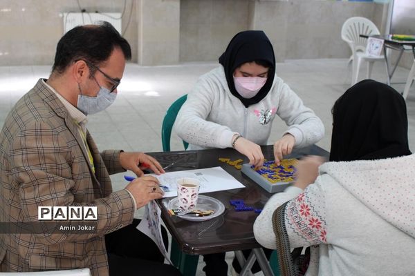 بازدید مدیر سازمان دانش‌آموزی فارس از روند برگزاری المپیاد بازی‌های فکری رویش ناحیه یک شهر شیراز