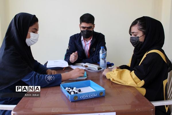 بازدید مدیر سازمان دانش‌آموزی فارس از روند برگزاری المپیاد بازی‌های فکری رویش ناحیه یک شهر شیراز