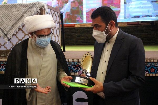تجلیل از فرهنگیان بسیجی و جهادگر استان بوشهر