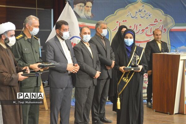 تجلیل از دانش‌آموزان تراز انقلاب اسلامی استان بوشهر
