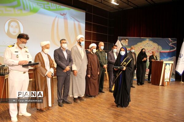 تجلیل از دانش‌آموزان تراز انقلاب اسلامی استان بوشهر
