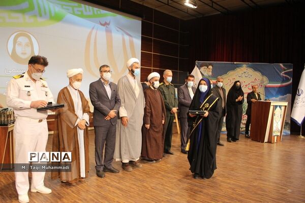 تجلیل از دانش‌آموزان تراز انقلاب اسلامی استان بوشهر