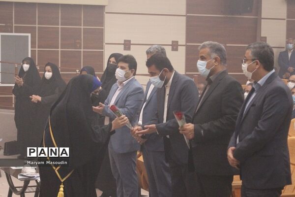 تجلیل از دانش‌آموزان تراز انقلاب اسلامی استان بوشهر
