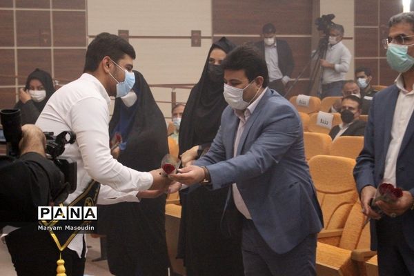 تجلیل از دانش‌آموزان تراز انقلاب اسلامی استان بوشهر
