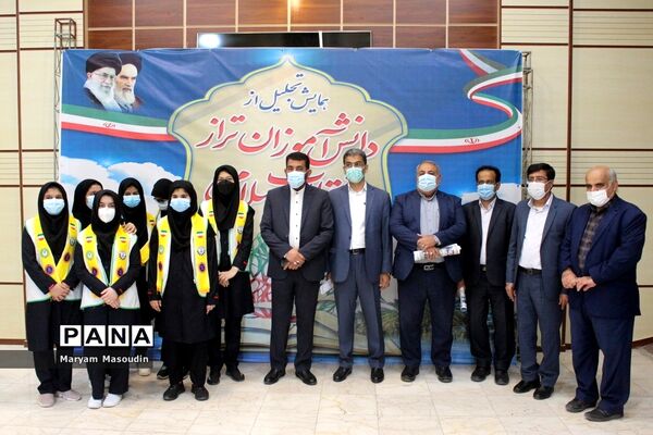 تجلیل از دانش‌آموزان تراز انقلاب اسلامی استان بوشهر