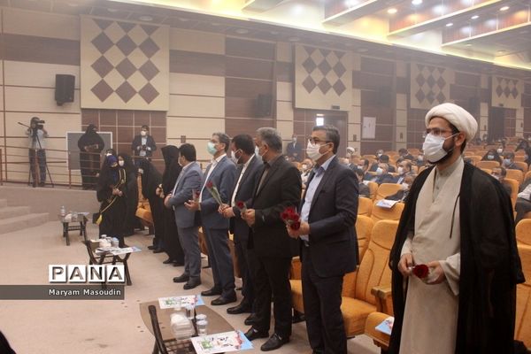 تجلیل از دانش‌آموزان تراز انقلاب اسلامی استان بوشهر