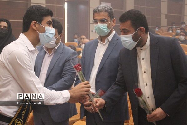 تجلیل از دانش‌آموزان تراز انقلاب اسلامی استان بوشهر