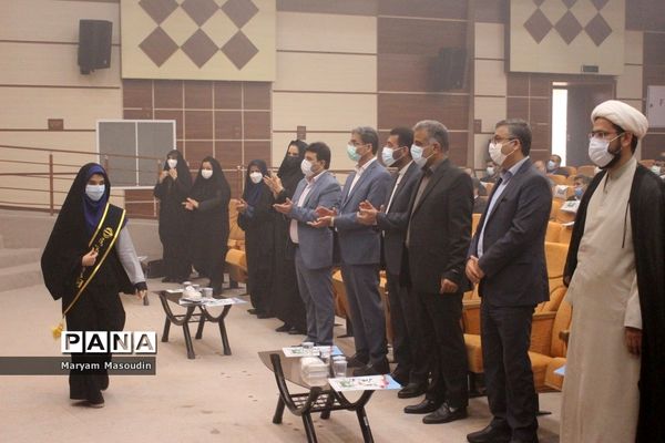 تجلیل از دانش‌آموزان تراز انقلاب اسلامی استان بوشهر