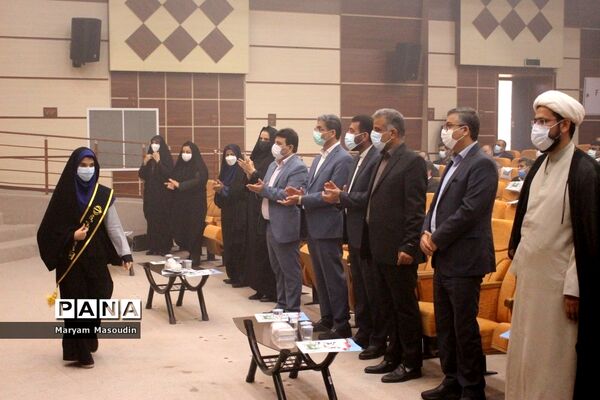 تجلیل از دانش‌آموزان تراز انقلاب اسلامی استان بوشهر
