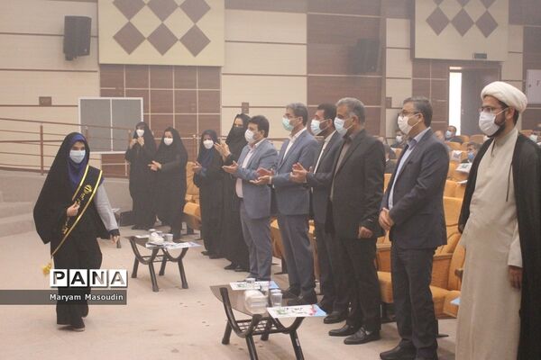 تجلیل از دانش‌آموزان تراز انقلاب اسلامی استان بوشهر