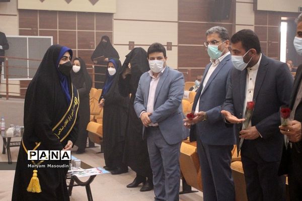 تجلیل از دانش‌آموزان تراز انقلاب اسلامی استان بوشهر