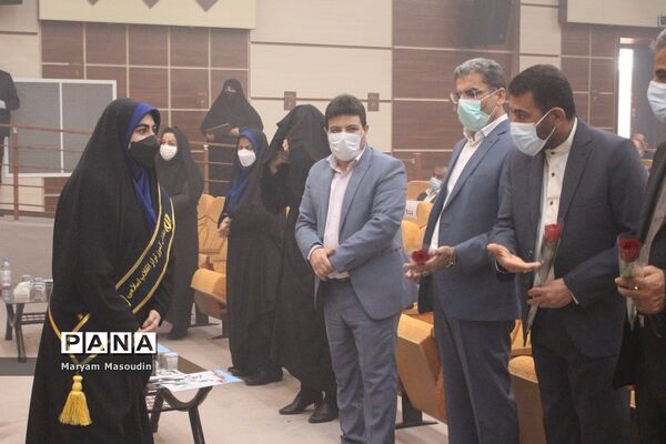 تجلیل از دانش‌آموزان تراز انقلاب اسلامی استان بوشهر