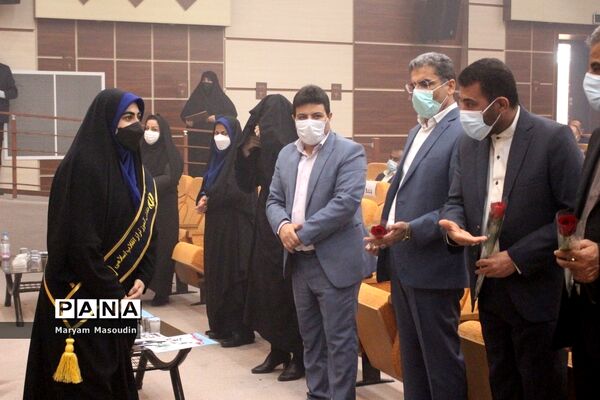 تجلیل از دانش‌آموزان تراز انقلاب اسلامی استان بوشهر