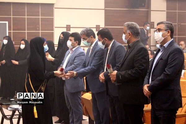 تجلیل از دانش‌آموزان تراز انقلاب اسلامی استان بوشهر