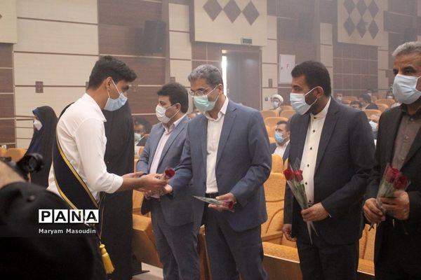 تجلیل از دانش‌آموزان تراز انقلاب اسلامی استان بوشهر
