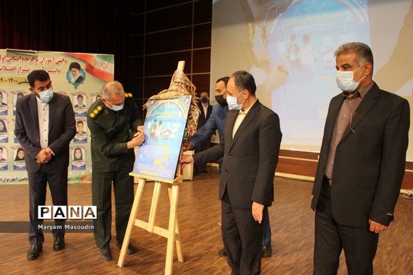 همایش تجلیل از دانش‌آموزان تراز انقلاب اسلامی استان بوشهر