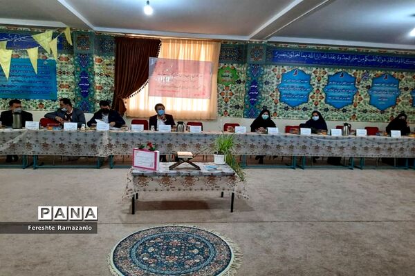 جلسه محوری مدیران مدارس ابتدایی قطب صفادشت