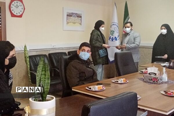 تجلیل از فرهنگیان و دانش‌آموزان برگزیده شهرستان پردیس در حوزه پرورشی