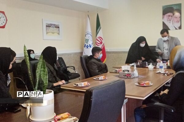 تجلیل از فرهنگیان و دانش‌آموزان برگزیده شهرستان پردیس در حوزه پرورشی