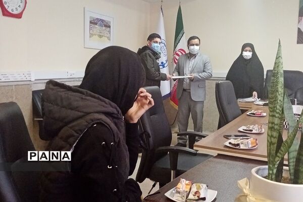 تجلیل از فرهنگیان و دانش‌آموزان برگزیده شهرستان پردیس در حوزه پرورشی