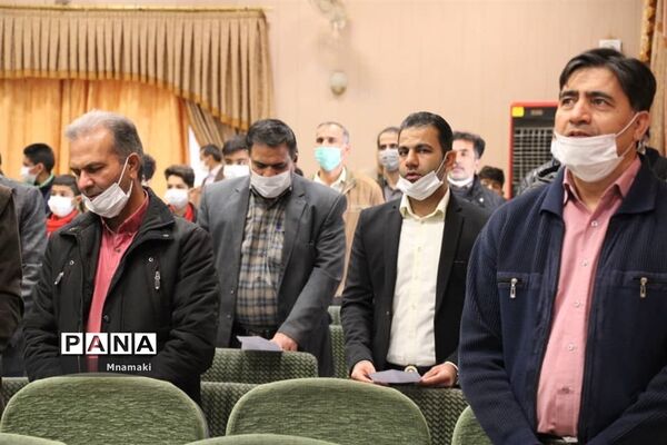 نشست هم‌اندیشی مربیان پیشتاز آران و بیدگل